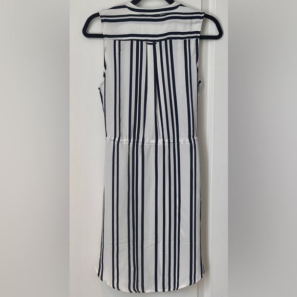 H&M Sleeveless Cinch Waist Dress - Picture 2 of 4